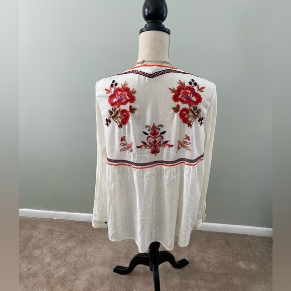 Sun and shadow woman’s top - Picture 2 of 6